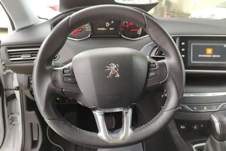 Used Peugeot 308S 2015 1.2T Automatic Jingchi Edition Steering Wheel