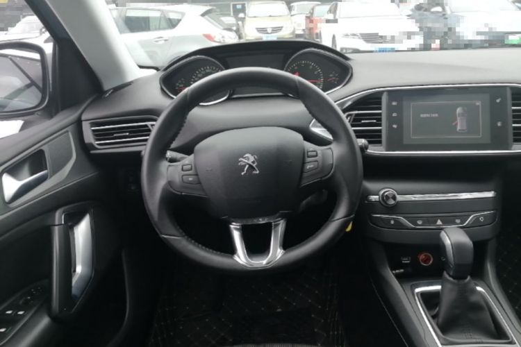 Used Peugeot 308S 2015 1.2T Automatic Jingchi Edition Steering Wheel