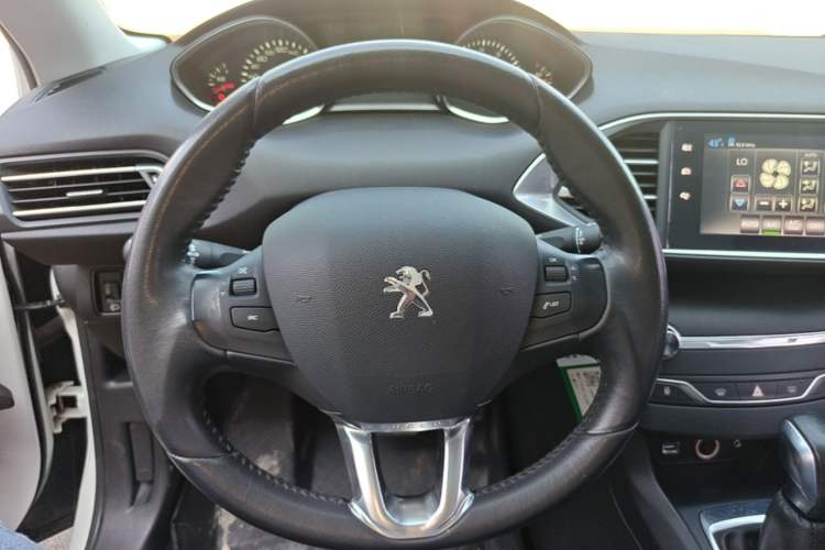 Used Peugeot 308S 2015 1.2T Automatic Jingchi Edition Steering Wheel