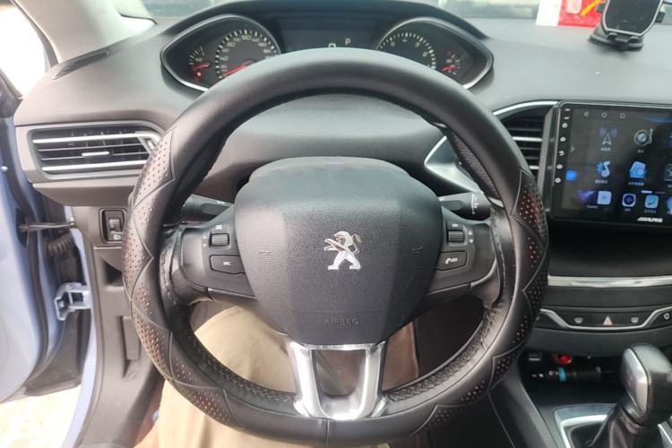Used Peugeot 308S 2015 1.2T Automatic Jingchi Edition Steering Wheel