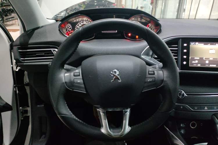 Used Peugeot 308S 2015 1.6T Automatic Ruichi Edition Steering Wheel