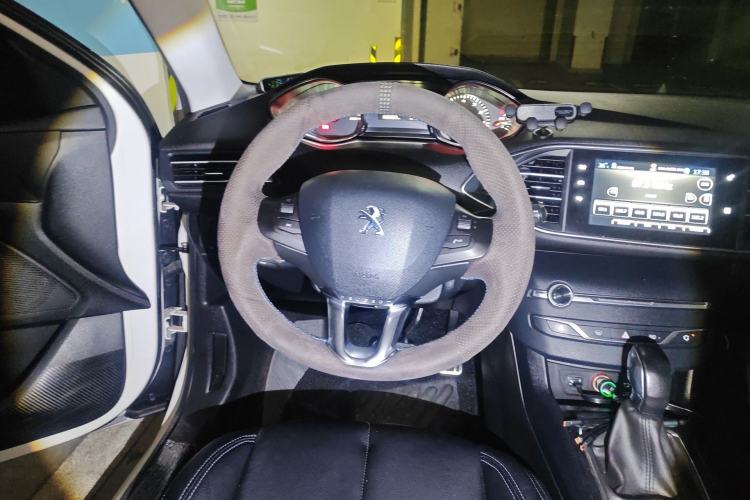 Used Peugeot 308S 2015 1.2T Automatic Jingchi Edition Steering Wheel