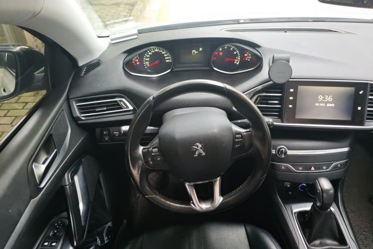 Used Peugeot 308S 2015 1.2T Automatic Jingchi Edition Steering Wheel