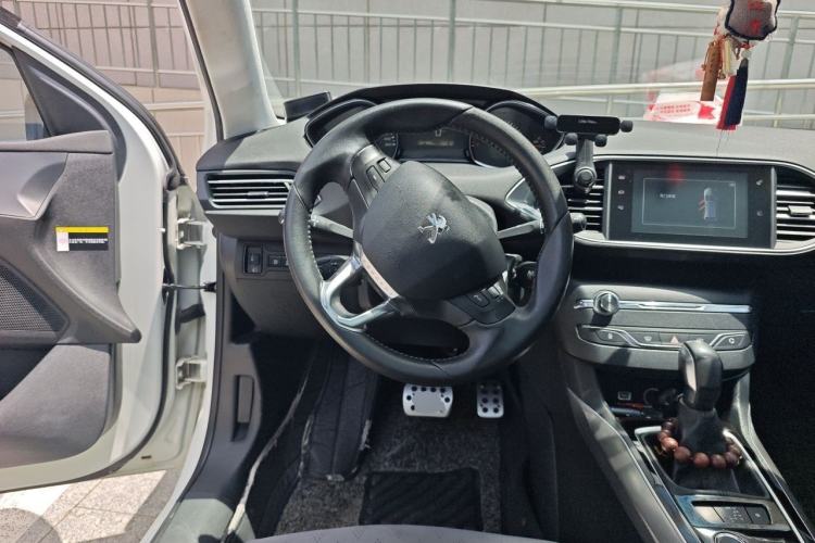 Used Peugeot 308S 2015 1.6T Automatic Jingchi Edition Steering Wheel
