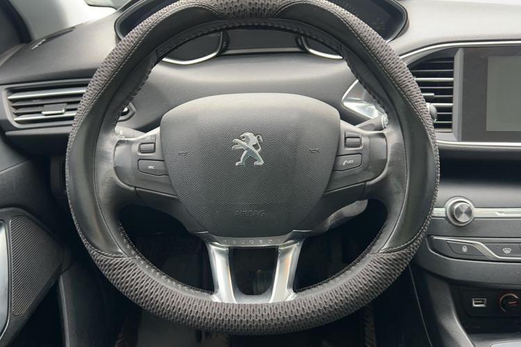 Used Peugeot 308S 2015 1.2T Automatic Jingchi Edition Steering Wheel