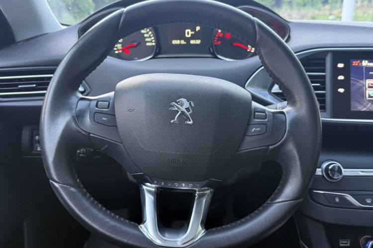 Used Peugeot 308S 2015 1.6T Automatic Jingchi Edition Steering Wheel