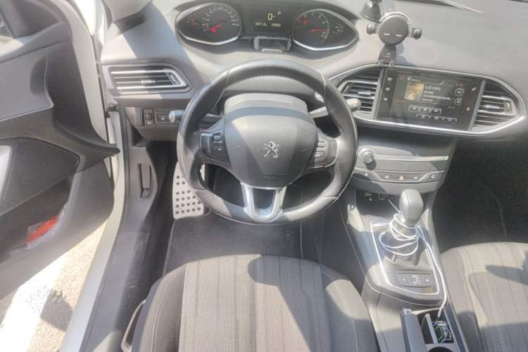 Used Peugeot 308S 2015 1.2T Automatic Jingchi Edition Steering Wheel