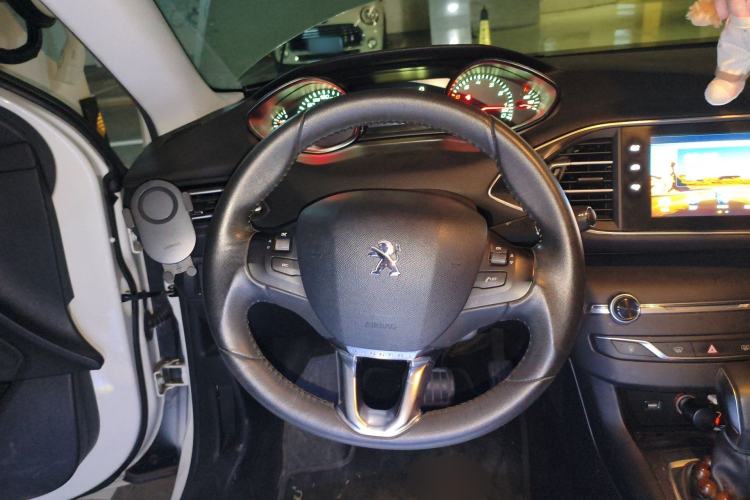 Used Peugeot 308S 2015 1.2T Automatic Jingchi Edition Steering Wheel