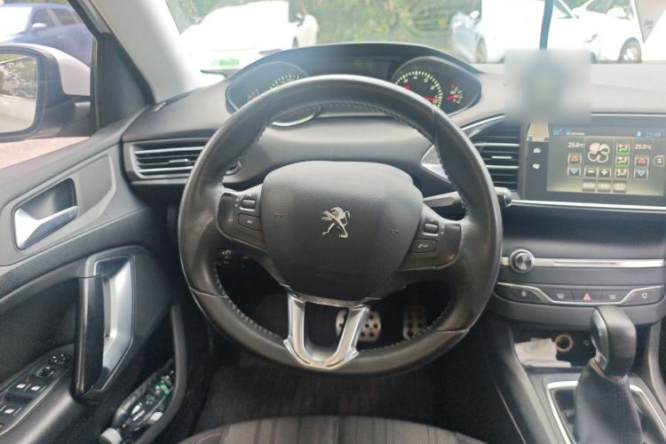 Used Peugeot 308S 2015 1.2T Automatic Jingchi Edition Steering Wheel
