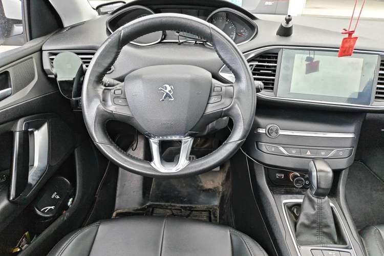 Used Peugeot 308S 2015 1.2T Automatic Jingchi Edition Steering Wheel