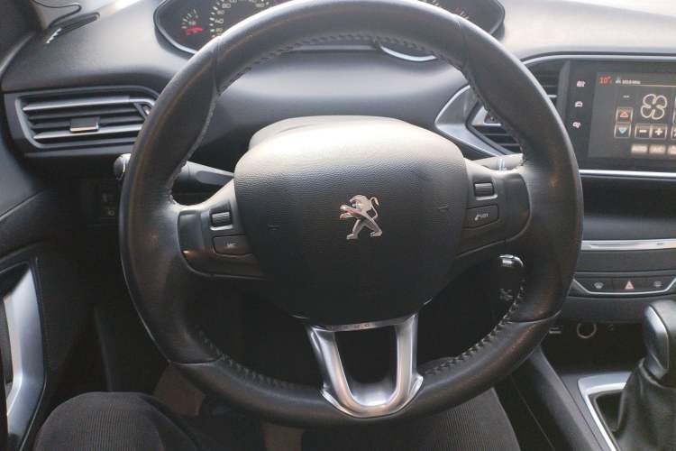 Used Peugeot 308S 2015 1.2T Automatic Jingchi Edition Steering Wheel