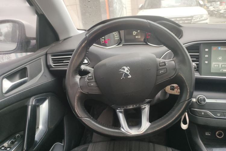 Used Peugeot 308S 2015 1.2T Automatic Jingchi Edition Steering Wheel