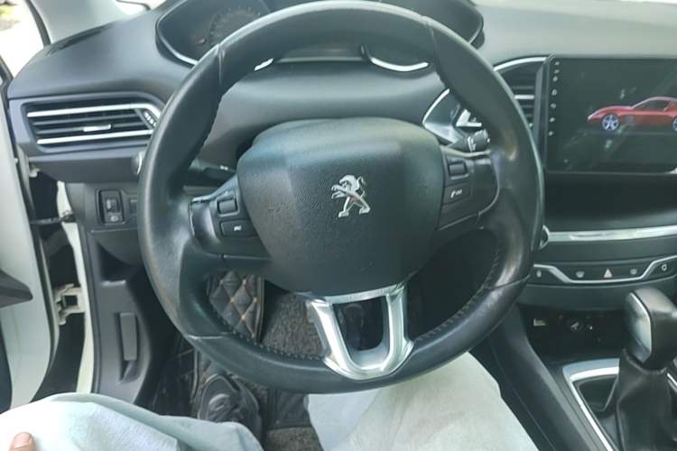 Used Peugeot 308S 2015 1.2T Automatic Jingchi Edition Steering Wheel