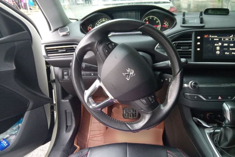 Used Peugeot 308S 2015 1.2T Automatic Jingchi Edition Steering Wheel