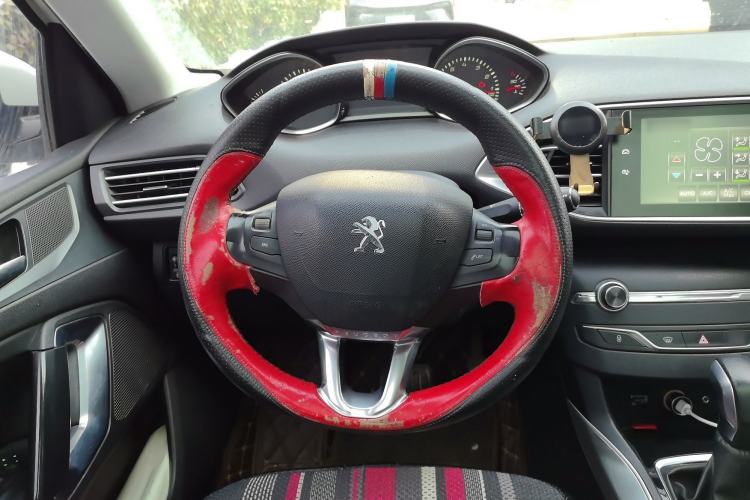 Used Peugeot 308S 2015 1.6T Automatic Jingchi Edition Steering Wheel