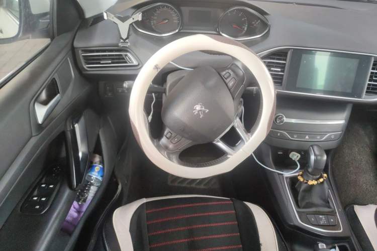 Used Peugeot 308S 2015 1.2T Automatic Jingchi Edition Steering Wheel