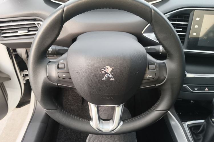 Used Peugeot 308S 2015 1.6T Automatic Jingchi Edition Steering Wheel