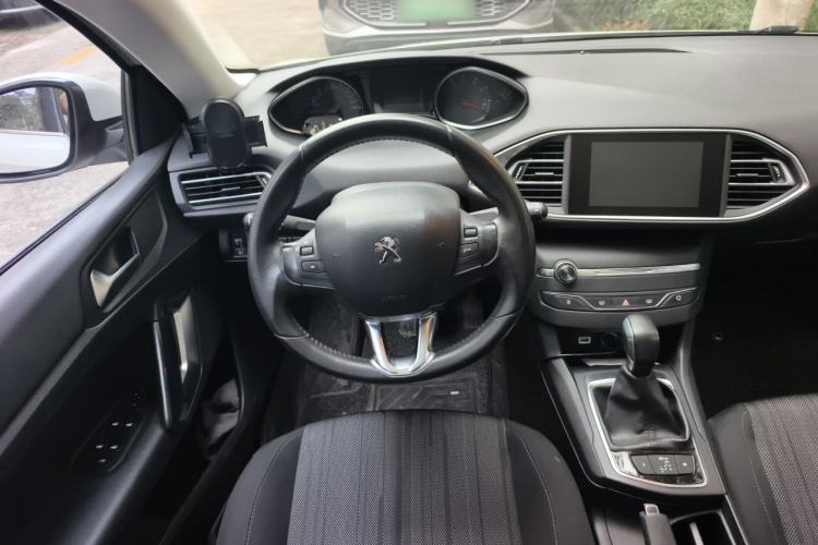 Used Peugeot 308S 2015 1.2T Automatic Jingchi Edition Steering Wheel