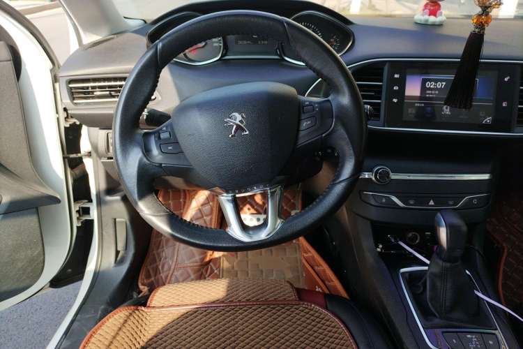 Used Peugeot 308S 2015 1.2T Automatic Jingchi Edition Steering Wheel