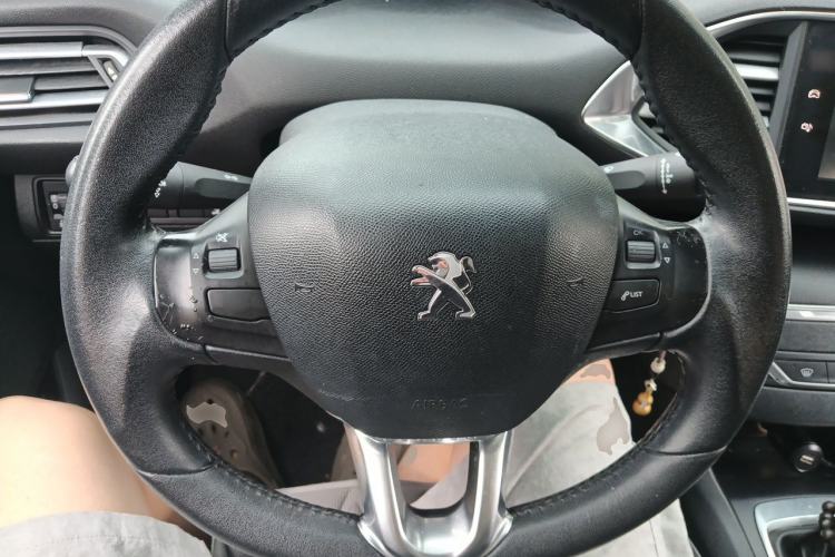 Used Peugeot 308S 2015 1.2T Automatic Jingchi Edition Steering Wheel