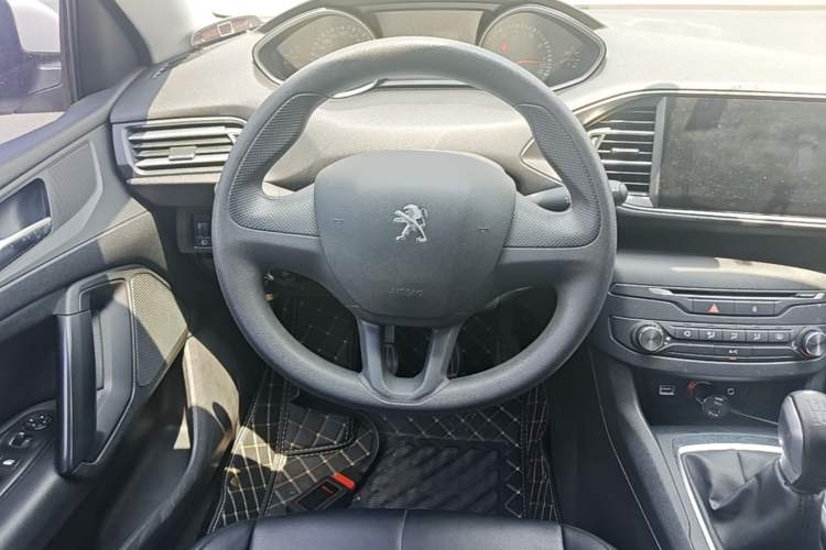 Used Peugeot 308S 2015 1.6L Manual Shangchi Edition Steering Wheel