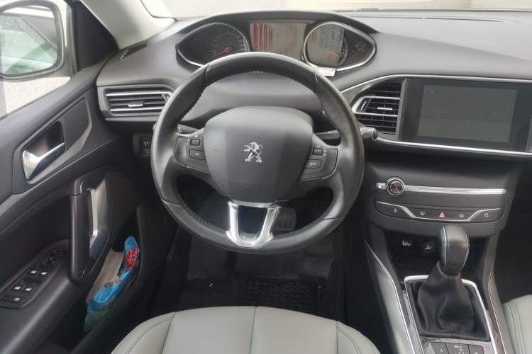 Used Peugeot 308S 2015 1.6T Automatic Jingchi Edition Steering Wheel