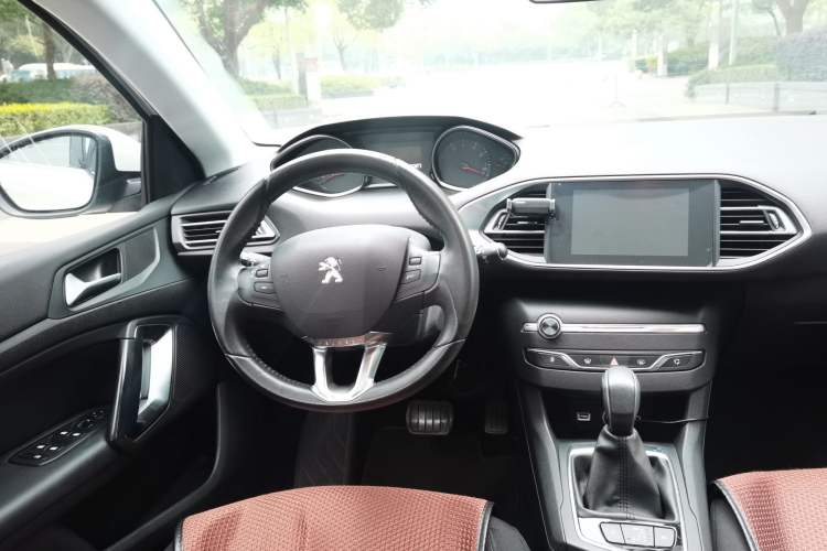Used Peugeot 308S 2015 1.2T Automatic Jingchi Edition Steering Wheel