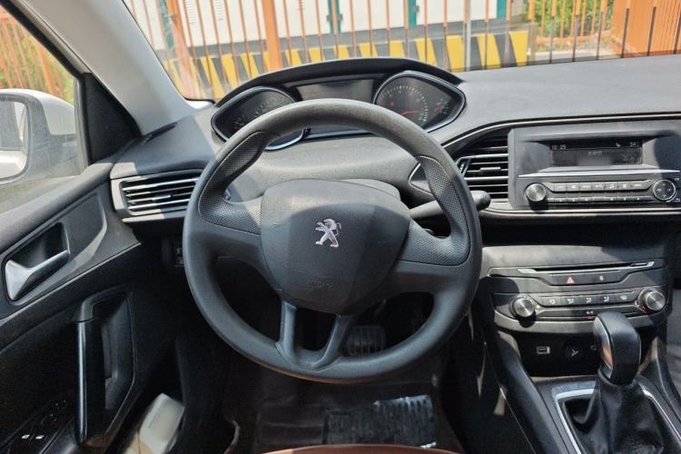 Used Peugeot 308S 2015 1.2T Automatic Shangchi Edition Steering Wheel