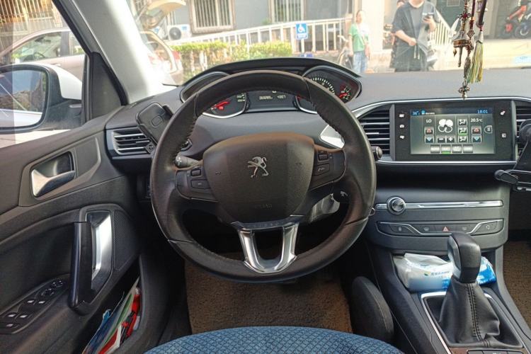 Used Peugeot 308S 2015 1.2T Automatic Jingchi Edition Steering Wheel