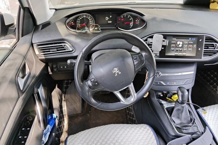 Used Peugeot 308S 2015 1.2T Automatic Jingchi Edition Steering Wheel