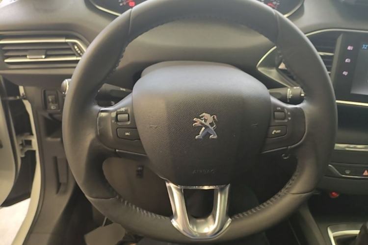 Used Peugeot 308S 2015 1.2T Automatic Jingchi Edition Steering Wheel