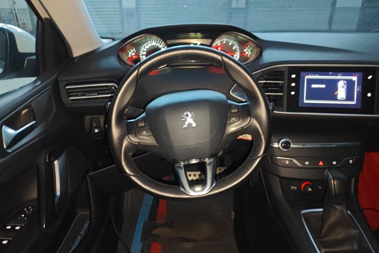 Used Peugeot 308S 2015 1.2T Automatic Jingchi Edition Steering Wheel