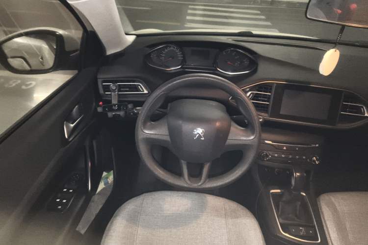 Used Peugeot 308S 2015 1.2T Automatic Shangchi Edition Steering Wheel