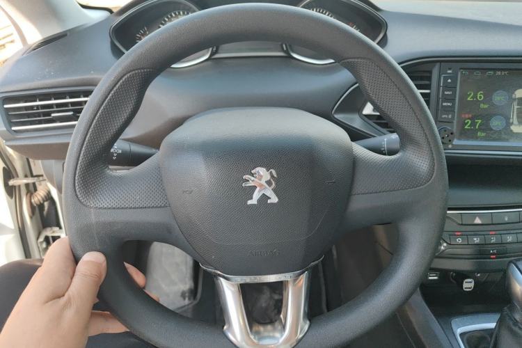 Used Peugeot 308S 2015 1.2T Automatic Shangchi Edition Steering Wheel