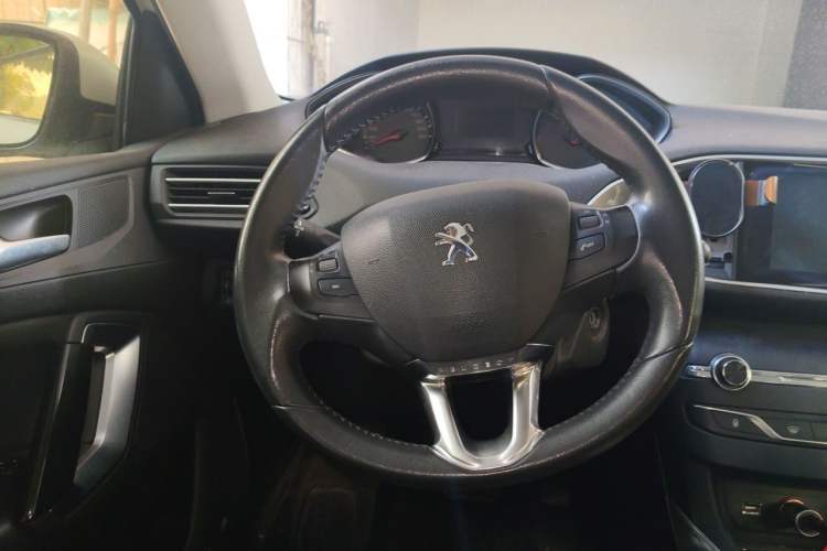 Used Peugeot 308S 2015 1.6T Automatic Jingchi Edition Steering Wheel