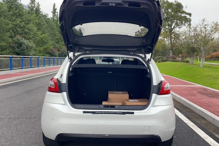 Used Peugeot 308S 2015 1.6T Automatic Jingchi Edition Trunk