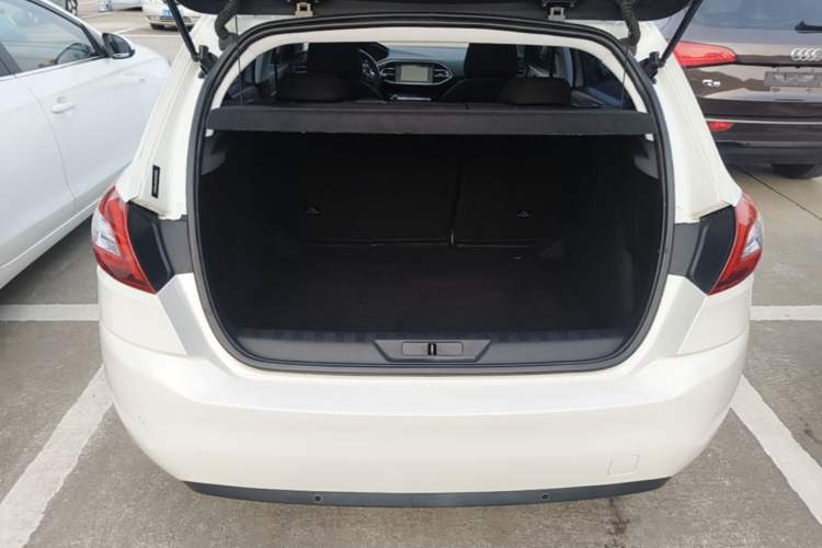 Used Peugeot 308S 2015 1.6T Automatic Jingchi Edition Trunk