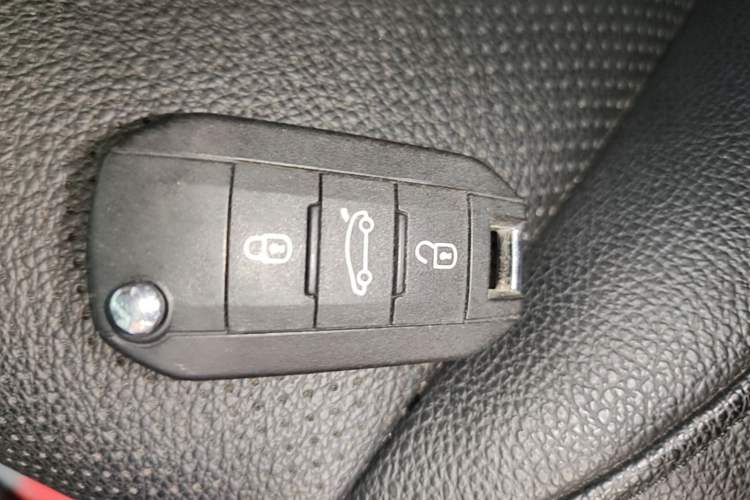 Used Peugeot 308S 2015 1.2T Automatic Jingchi Edition Vehicle Key