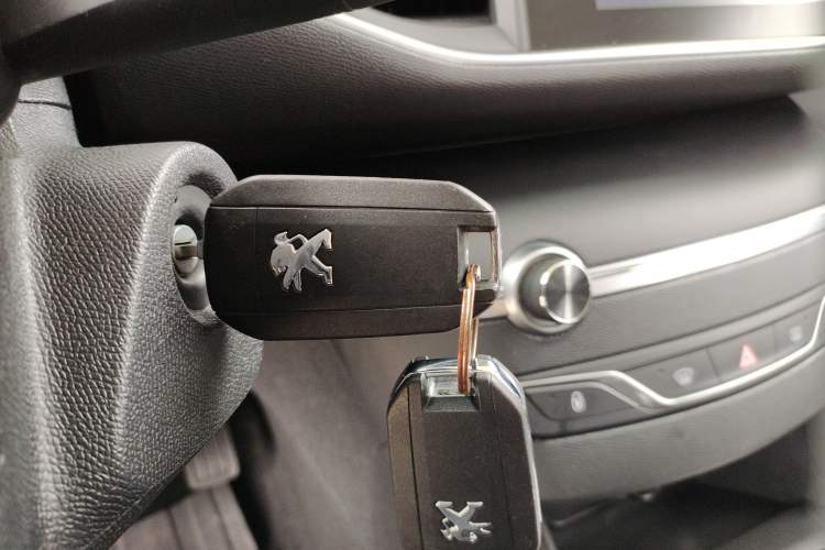 Used Peugeot 308S 2015 1.2T Automatic Jingchi Edition Vehicle Key