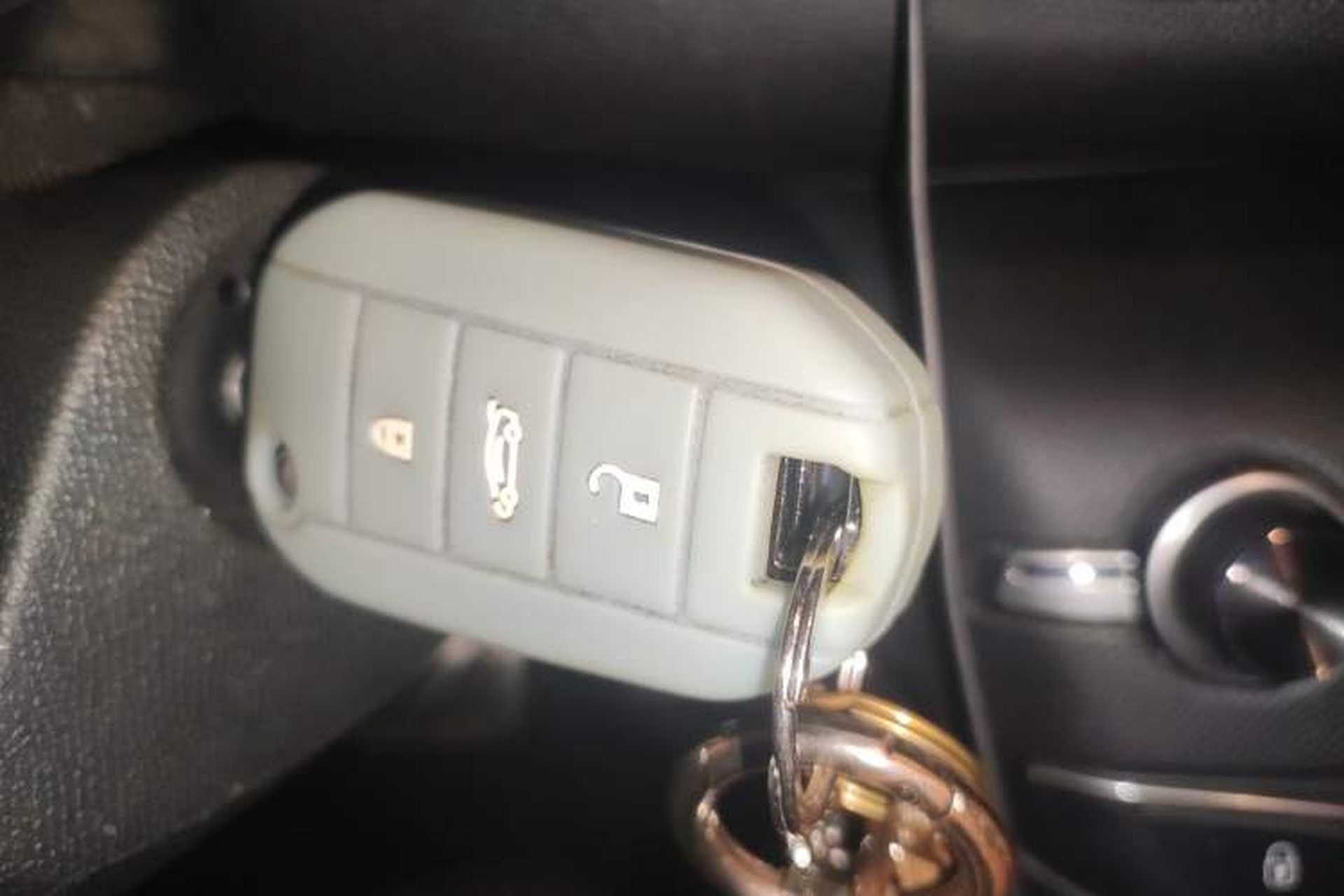 Used Peugeot 308S 2015 1.2T Automatic Jingchi Edition Vehicle Key