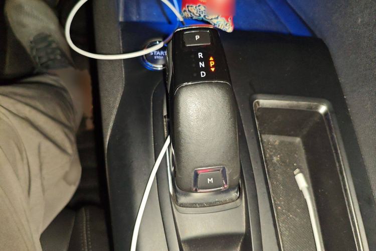 Used Peugeot 4008 2017 350THP Elite Edition Gear Lever