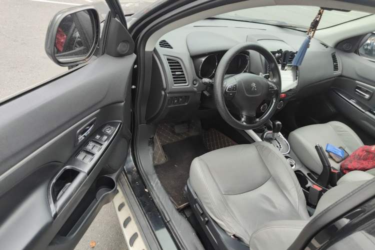 Used Peugeot 4008 2012 2.0L 4x4 Luxury Edition Driver Seat