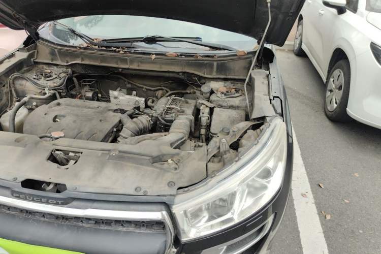 Used Peugeot 4008 2012 2.0L 4x4 Luxury Edition Engine Bay Left