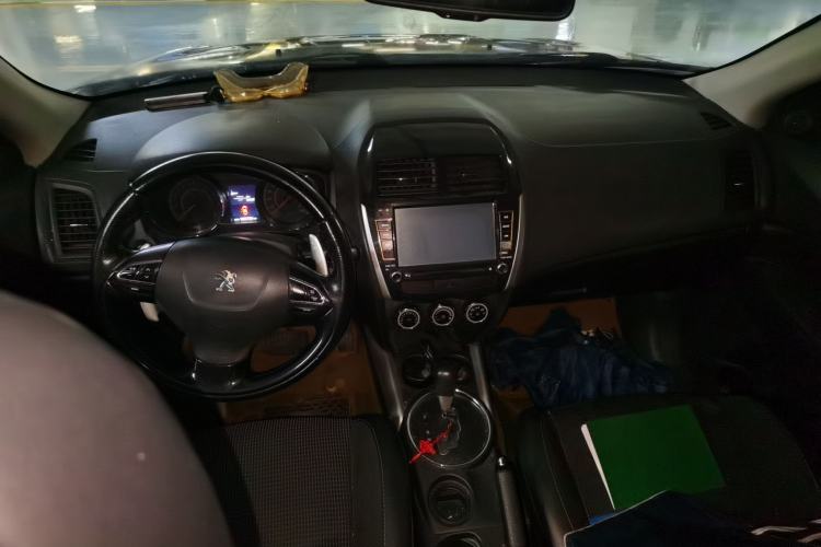 Used Peugeot 4008 2012 2.0L Two-Wheel-Drive Fashion Edition Center Console