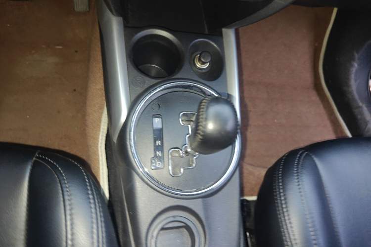 Used Peugeot 4008 2012 2.0L Two-Wheel-Drive Fashion Edition Gear Lever