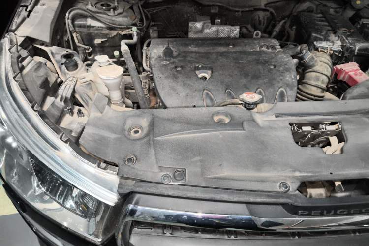 Used Peugeot 4008 2013 2.0L Two-Wheel Drive Luxury Version Engine Bay Right