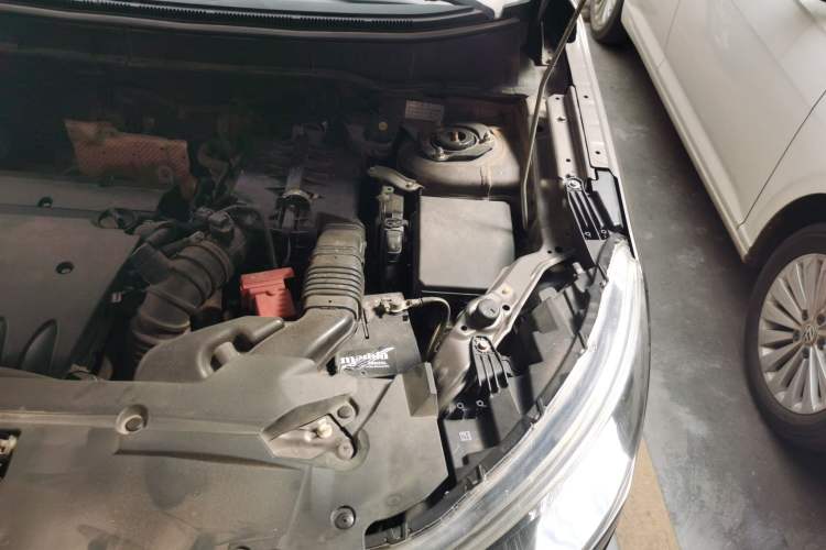 Used Peugeot 4008 2013 2.0L Two-Wheel Drive Entry-Level Trim Engine Bay Left