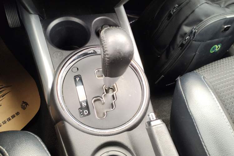 Used Peugeot 4008 2013 2.0L Two-Wheel Drive Entry-Level Trim Gear Lever