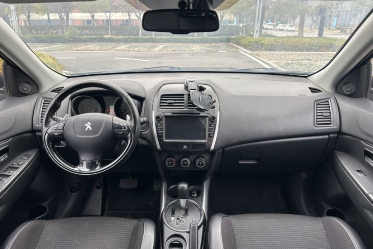Used Peugeot 4008 2013 2.0L Two-Wheel Drive Entry-Level Trim Interior 3