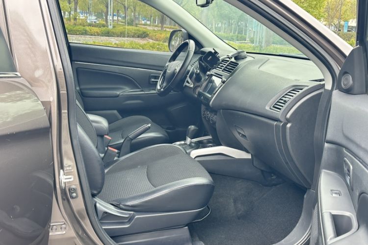 Used Peugeot 4008 2013 2.0L Two-Wheel Drive Entry-Level Trim Right Front Seat